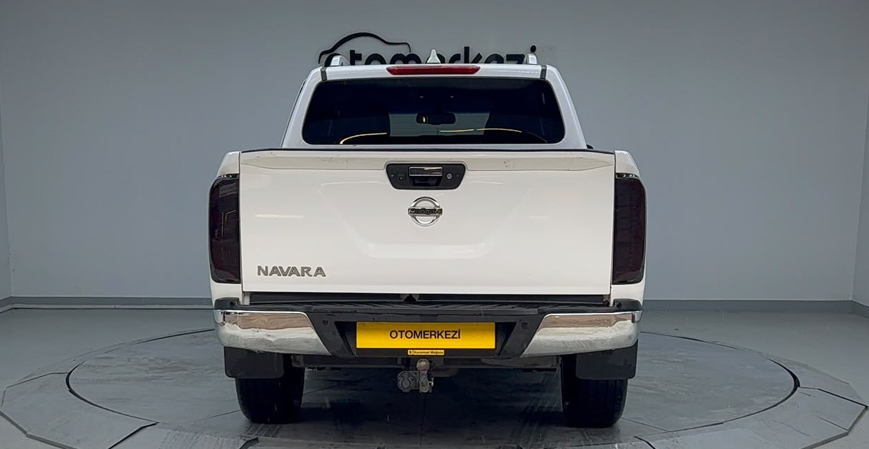 NISSAN NAVARA 3